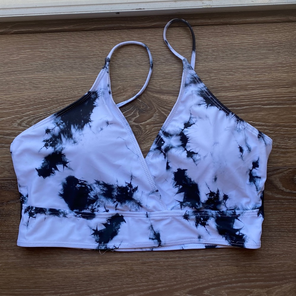 🔥SHEIN swim 0XL tie-dye bikini top. Black and white.